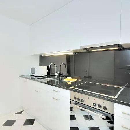 Apartment 1br With Balcony Near - Flower 1 *