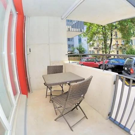 1br With Balcony Near - Flower 1 Zürih