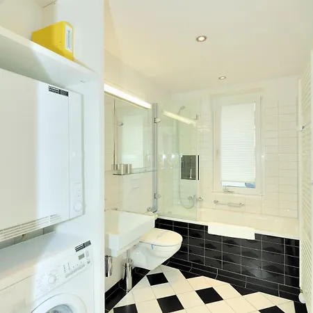 1br With Balcony Near - Flower 1