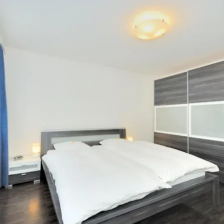 Apartment 1br With Balcony Near - Flower 1 *