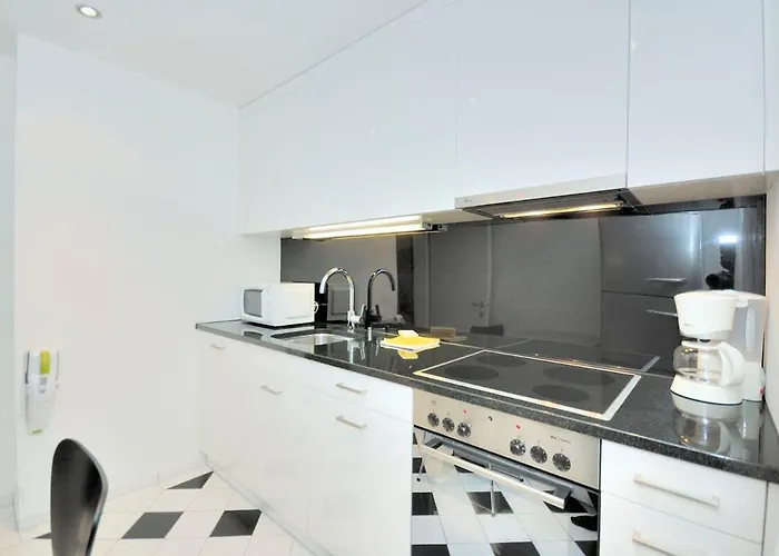 アパート 1br With Balcony Near - Flower 1 *