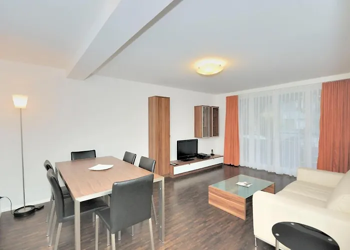 1br With Balcony Near - Flower 1 アパート *