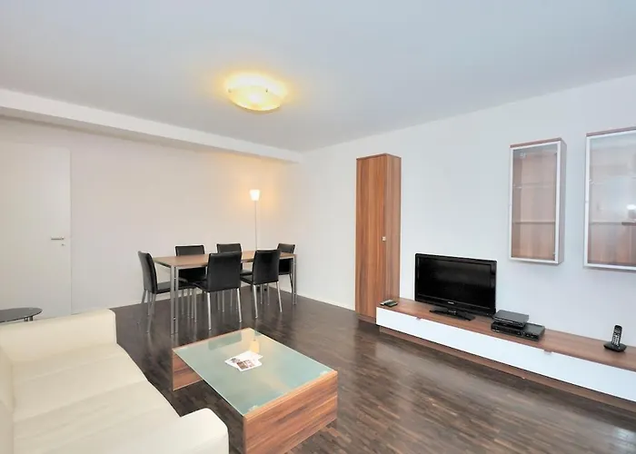 1br With Balcony Near - Flower 1 アパート *