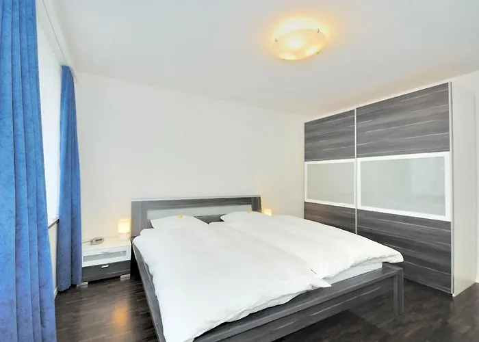 アパート 1br With Balcony Near - Flower 1 *