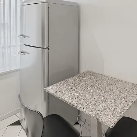 1br With Balcony Near - Flower 1