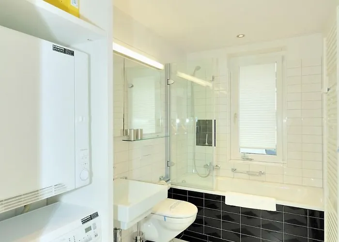 1br With Balcony Near - Flower 1