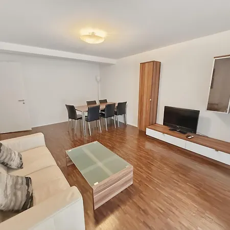 아파트 1br With Balcony Near - Flower 1
